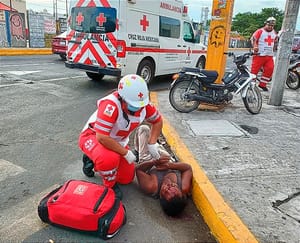 ¡TRABAJADOR DE LIMPIA PÚBLICA ARROLLADO POR AUTOMOVILÍSTA!