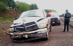 ¡EMBISTE A PAREJA MOTORIZADA EN LA VERACRUZ-CÓRDOBA! - ELLA MURIÓ, ÉL ESTA GRAVE *ABANDONAN LA CAMIONETA KILÓMETROS ADELANTE