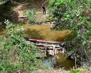 ¡CAMIONETA DE CARGA AL ARROYO! - TEXISTEPEC