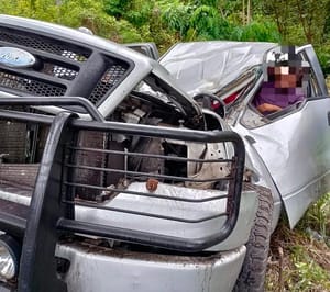 ¡UN MUERTO Y DOS HERIDOS EN TRÁGICA VOLCADURA! - *SALIO VOLANDO TRATANDO DE LIBRAR LOS BACHES
