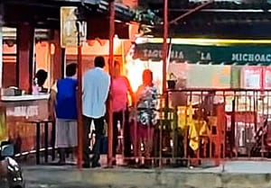 ¡SE QUEMA TAQUERÍA POR FUGA DE GAS!