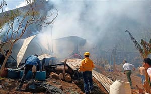 ¡FUEGO ARRASÓ CON CASA DE HUMILDE FAMILIA EN NOGALES!