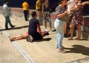 ¡MUERE EN MOTOCICLETAZO! - TRABAJADOR DE PEMEX Y SU PAREJA DERRAPAN EN EL MALECÓN DE COATZACOALCOS