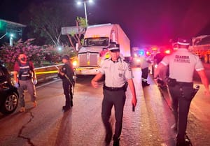 ¡TERROR EN LA AUTOPISTA! -¡ASALTANTES BALEAN A TRAILEROS!