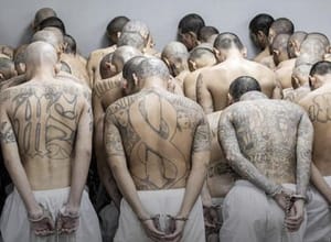 ¡ENTRAN DOS MIL PANDILLEROS A MEGACÁRCEL DE EL SALVADOR!