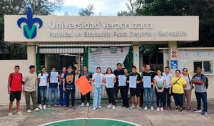 ¡CIERRAN ALUMNOS LA FEFUV POR DESACUERDO CON RECTORÍA!