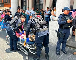 ¡SE DESMAYÓ ESPERANDO VOTAR!