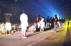 ¡MOTORIZADO CHOCA CON VACA Y SE VA AL CIELO!