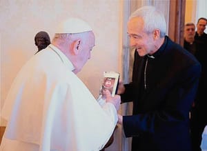 ¡LE LLEVA CAFÉ! - *Recibe el Papa Francisco al Arzobispo de Xalapa, Patrón Wong