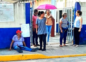¡BALEADO A LAS PUERTAS DE LA ESCUELA! - *RECOGÍA MATERIAL ELECTORAL