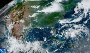 ¡ACTIVO EL MAR CARIBE CON LAS ONDAS DEL ESTE! - *NO SE DESCARTA OTRO DISTURBIO EN EL GOLFO, A FIN DE MES.