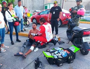 ¡CHUZA DE MOTOCICLISTAS! - AMBOS RESULTARON HERIDOS PERO UNO ESTA GRAVE