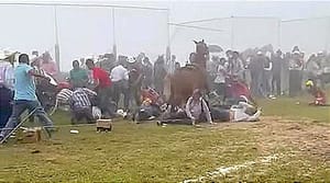 ¡SE LE FUE CERRANDO! - *CARRERA DE CABALLOS DEJA DIEZ HERIDOS!