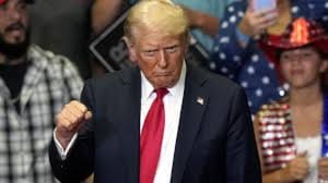 ¡TRUMP ARREMETE CONTRA HARRIS DURANTE SU VISITA A UNA CIUDAD CON NEXOS HISTÓRICOS CON KU KLUX KLAN!