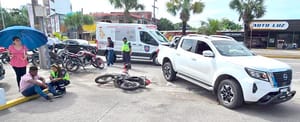 ¡SE IMPACTA MOTOCICLISTA CONTRA CAMIONETA EN BOCA DEL RÍO!