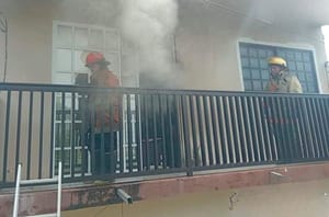 ¡CASA ES DEVORADA POR INCENDIO EN ALVARADO!
