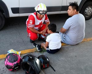 ¡MOTOCICLISTA FRACTURADA DE LA PIERNA POR ENCONTRONAZO!