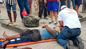 ¡POSTE DERRIBADO POR TRÁILER MATÓ A MOTOCICLISTA!