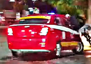 ¡TAXISTA DA CERRÓN A CICLISTA Y LO ATROPELLA!