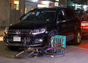 ¡CICLISTA EMBESTIDO POR CAMIONETÓN ALEMÁN!