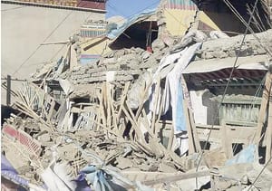¡SUMAN 126 MUERTOS POR TERREMOTO EN EL TIBET!