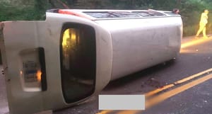 ¡CINCO HERIDOS EN VOLCADURA DE UNA URBAN EN GUTIÉRREZ ZAMORA!