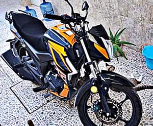 ¡LADRONES SE LLEVAN MOTOCICLETA DE PLAZA “LAS AMÉRICAS”!