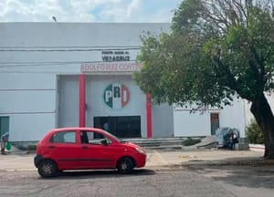 ¡VANDALISMO Y ROBO EN EL PRI!