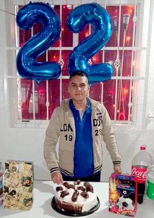 EL JOVEN ÁNGEL CISNEROS FUE CELEBRADO CON CUMPLE SORPRESA…