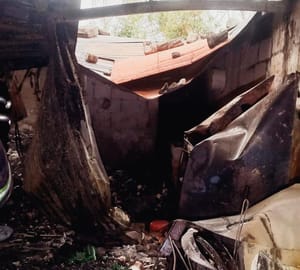 ¡HUMILDE VIVIENDA DEVORADA POR EL FUEGO!