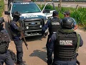 ¡SIGUEN LOS ABUSOS Y EXTORSIONES DE LA POLICÍA ESTATAL EN CARDEL!