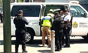 ¡RETIENE LA POLICÍA A ASPIRANTE DEL PAN!