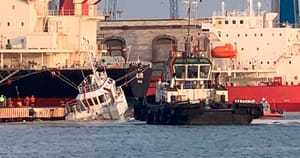 ¡SE HUNDE EN EL MALECÓN! - OTRO “TITANIC“