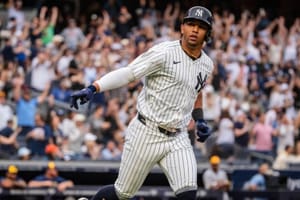 ¡YANKEES HACEN HISTORIA CON JONRONES ANTE LOS BREWERS!