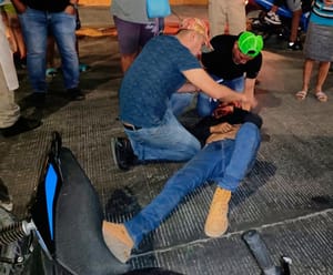 ¡AUTOMÓVIL JAPONÉS MANDA AL HOSPITAL A MOTOCICLISTA!