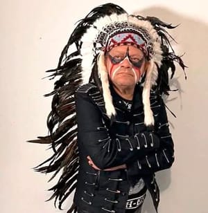 ¡MUERE “GRAN JEFE PLUMA BLANCA”!