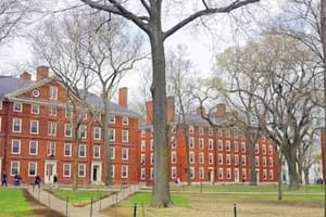 ¡CASA BLANCA LE CONGELA  2,200 MIL MDD A HARVARD! - POR RECHAZAR EXIGENCIAS DE TRUMP