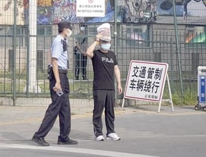 ¡EU PROHÍBE A SU PERSONAL EN CHINA TENER RELACIONES ROMÁNTICAS O SEXUALES CON CIUDADANOS CHINOS!