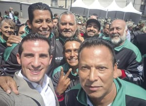 ¡ROMMEL ABANDERA DELEGACIÓN QUE VA A LOS JUEGOS MUNDIALES!