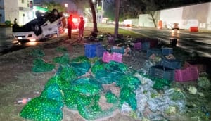 ¡SE VOLTEÓ CAMIONETA DE LAS VERDURAS EN FIDEL VELÁZQUEZ!