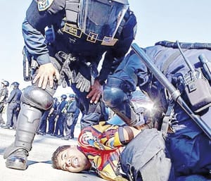 ¡YA SON 222 MEXICANOS DETENIDOS! - TRAS LAS RAZZIAS EN EU