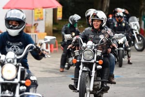 ¡SE REBELAN MOTOCICLISTAS!