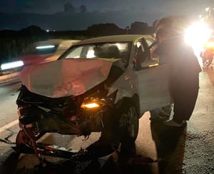 ¡TRES CARROS DAÑADOS EN CARAMBOLAZO!