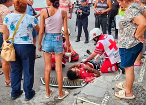 ¡JÓVENES MOTOCICLISTA HERIDOS EN “TORTAZO”!