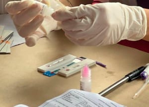 ¡PEGA EL VIH A AMAS DE CASA, ESTUDIANTES E INDÍGENAS!