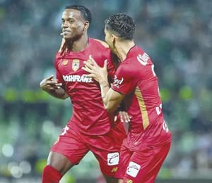 ¡CON DIABÓLICA REMONTADA, TOLUCA GOLEA AL SANTOS, 4-2!