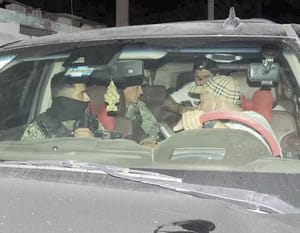 ¡ACORRALA MULTITUD A MILITARES POR ROBAR DINERO EN TAMAULIPAS!