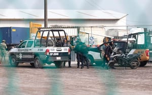 ¡ELEMENTO DEL IPAX LE PEGA UN DISPARO EN LA CARA A TRABAJADOR!