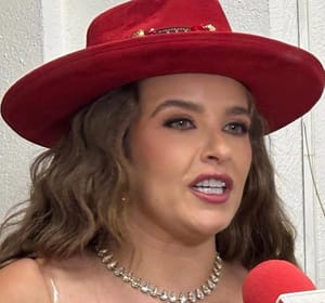 ¡ESPAÑOLA QUIERE SER REINA DEL CARNAVAL!