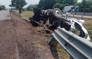 ¡TRÁILER CARGADO CON CAFÉ VOLCÓ EN LA AUTOPISTA VERACRUZ–CÓRDOBA!